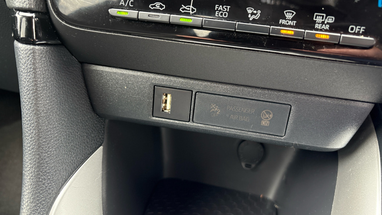 Toyota Yaris 1.5 Hybrid Design 5dr CVT Hybrid Hatchback